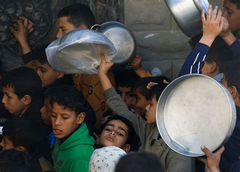 Gazzenin çocukları yaşam savaşı veriyor